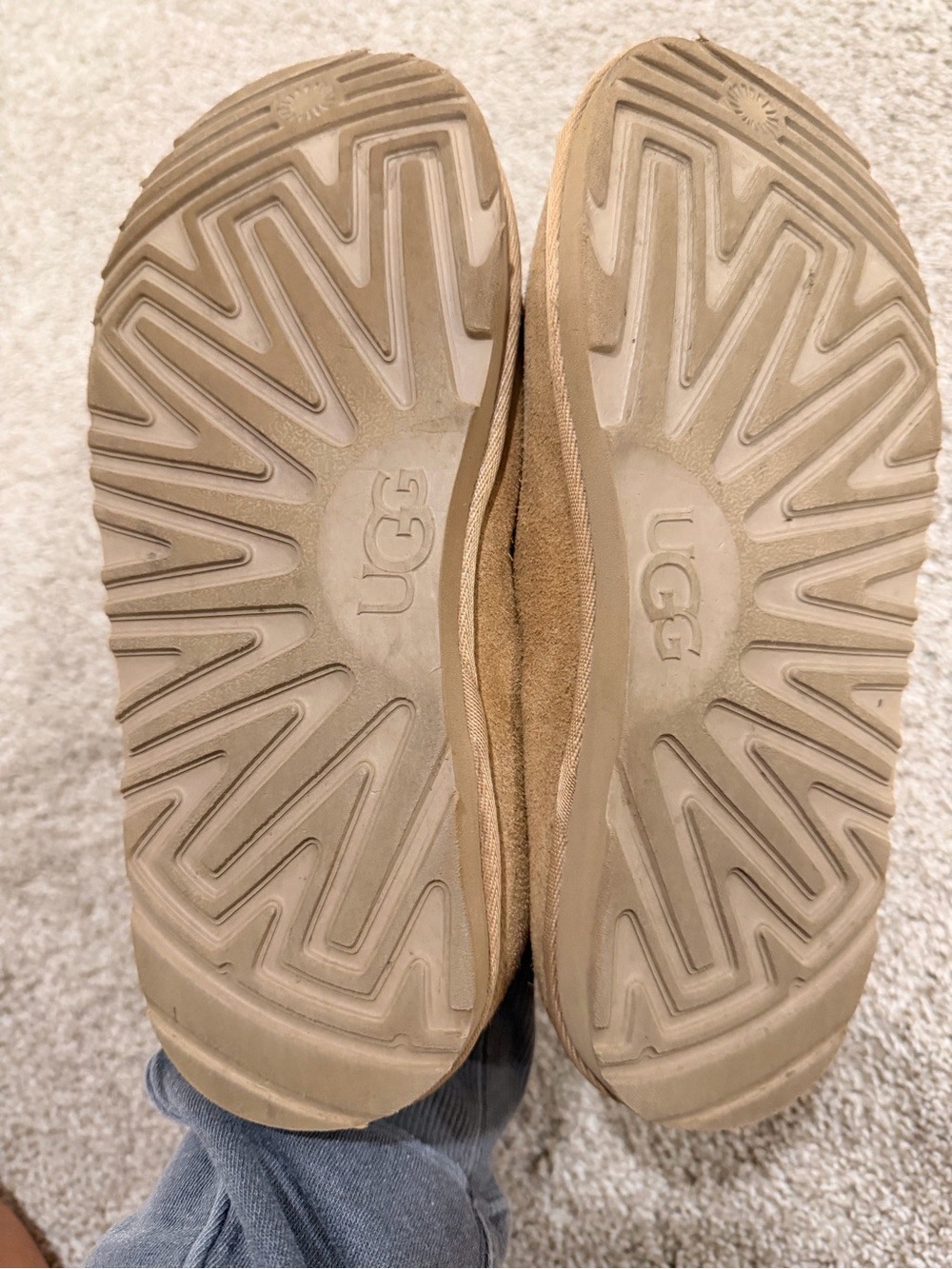 UGG womens Chestnut Suede Shearling-Lined Slip-On Clogs - Picture 5 of 6